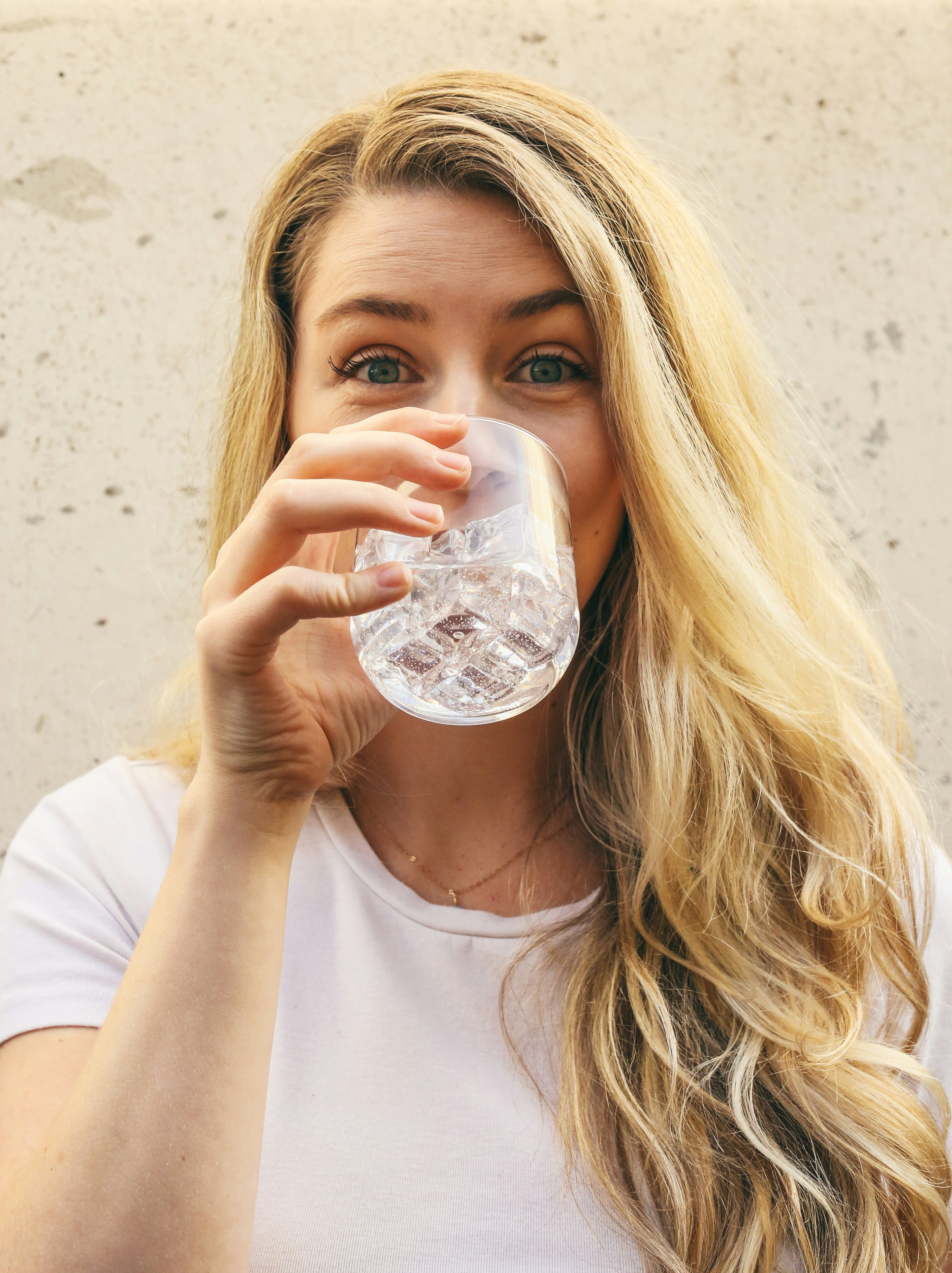 How to Stay Hydrated Without Holding Water Weight — and Feel Light All Summer
